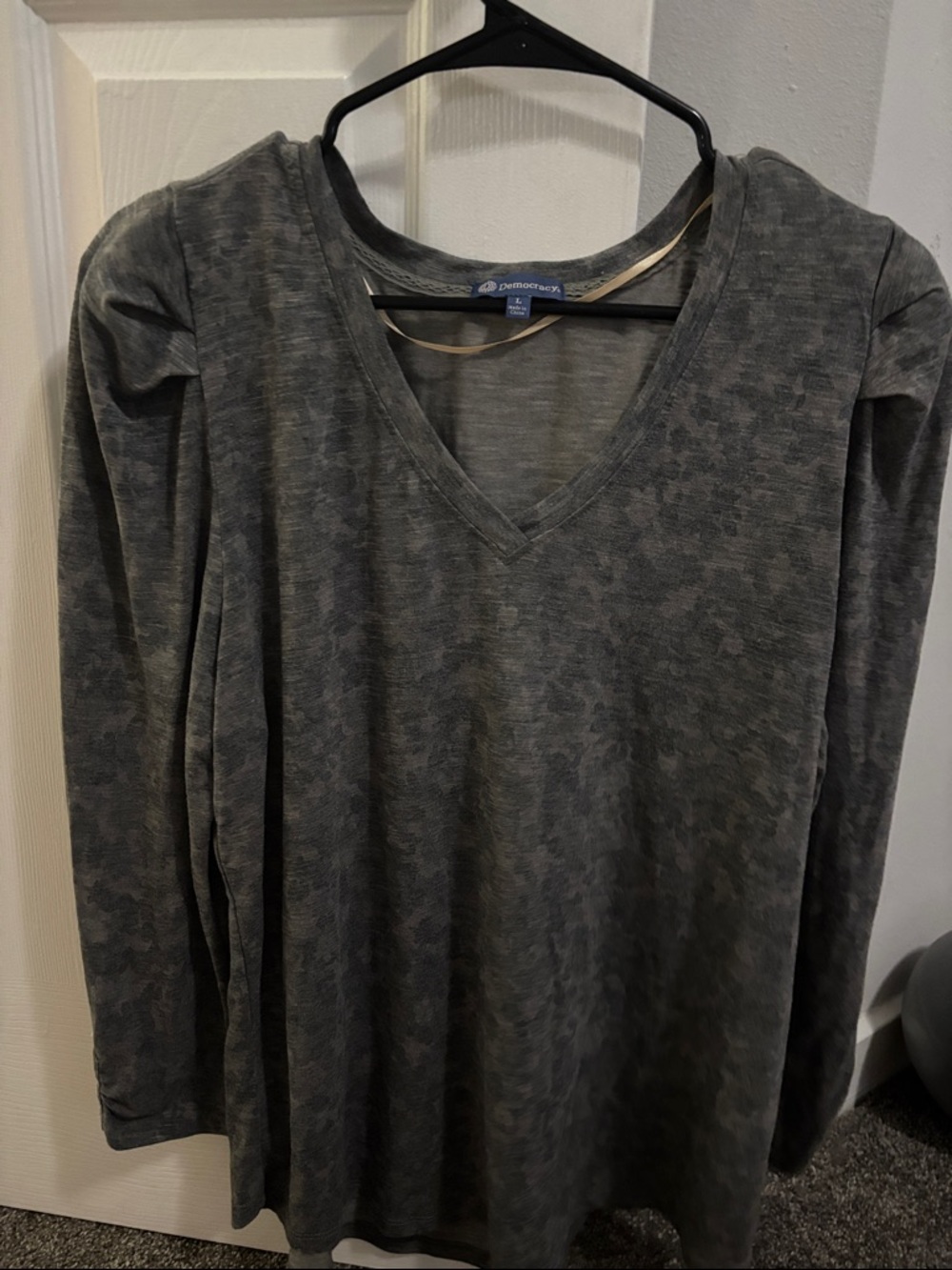Democracy Heather Gray V-Neck Long Sleeve Top